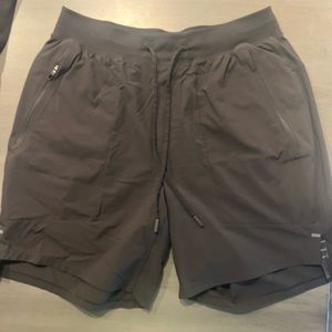 Lululemon License to Train 7” liner-less mens medium short